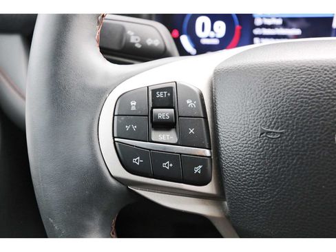 Used 2025 Ford Explorer Active w/ Active Comfort Package RWD image 16