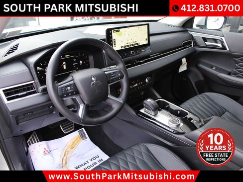 Used 2025 Mitsubishi Outlander SEL image 11