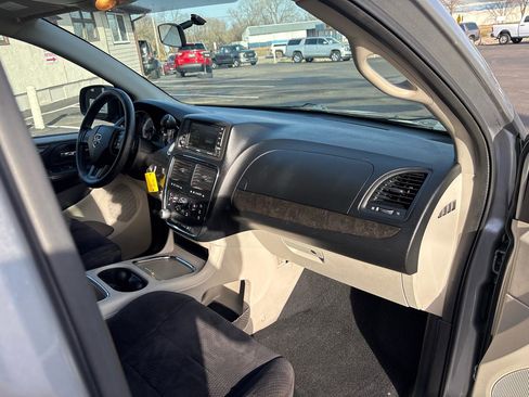 Used 2014 Dodge Grand Caravan SXT image 30