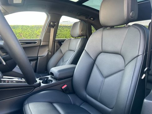 New 2026 Porsche Macan image 5