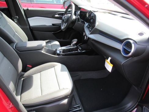 New 2026 Chevrolet Trax LT w/ LT Convenience Package image 20