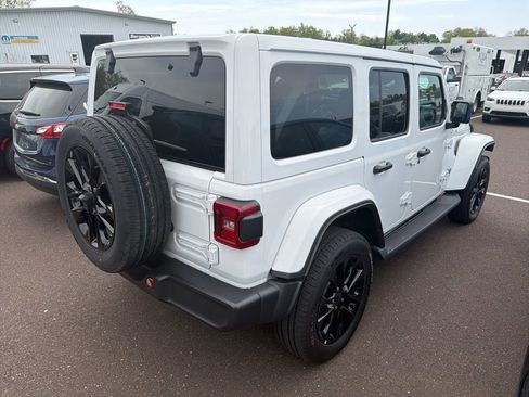 Used 2025 Jeep Wrangler Unlimited Sahara AWD/4WD image 2