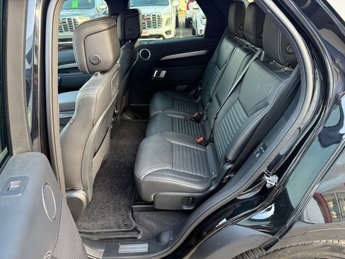 Used 2024 Land Rover Discovery Dynamic SE image 13