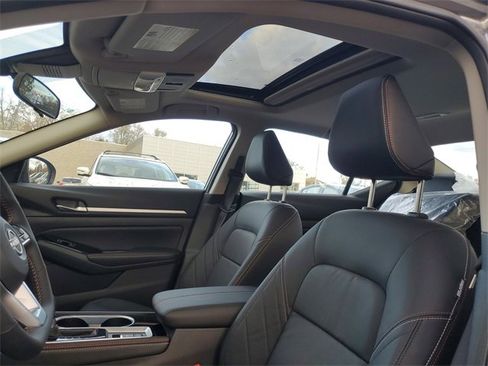 New 2025 Nissan Altima 2.5 SR w/ SR Premium Package image 10