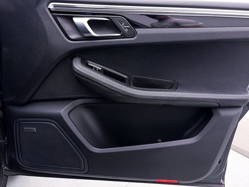 Used 2024 Porsche Macan image 37