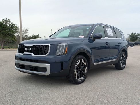 Certified 2025 Kia Telluride EX FWD image 9