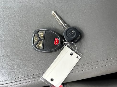 Used 2011 Chevrolet Traverse LT w/ Personal Connectivity Package image 24