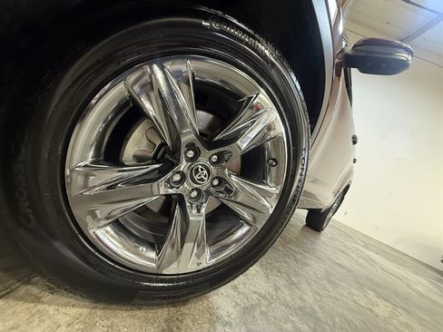 Used 2019 Toyota Highlander Limited Platinum AWD/4WD image 11