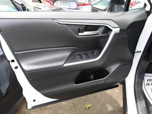 Used 2023 Toyota RAV4 XLE AWD/4WD image 16