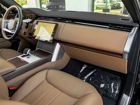 Used 2025 Land Rover Range Rover SE AWD/4WD image 34
