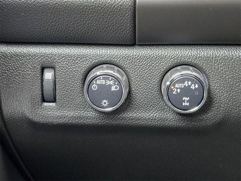 Used 2018 Chevrolet Colorado LT image 15