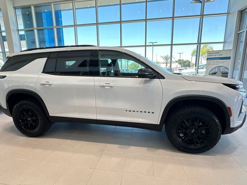 New 2026 Chevrolet Traverse Z71 w/ Enhanced Driving Package AWD/4WD image 3