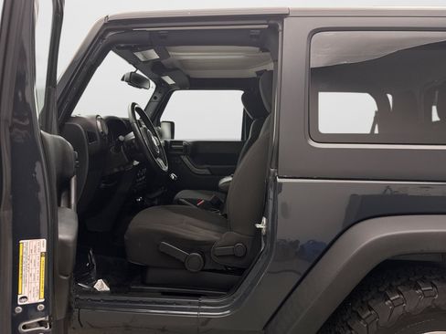 Used 2018 Jeep Wrangler Sport AWD/4WD image 8