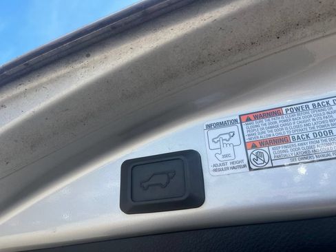 Used 2013 Toyota RAV4 Limited AWD/4WD image 10