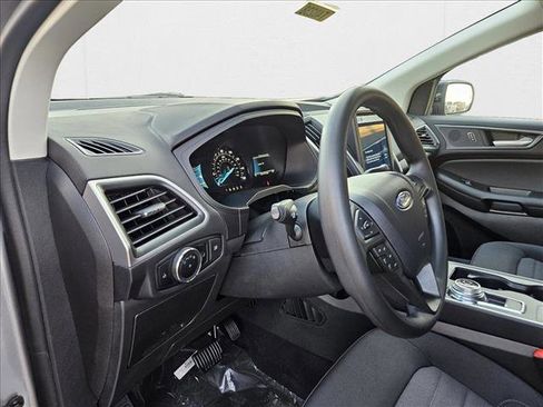 New 2024 Ford Edge SE w/ Black Appearance Package image 3