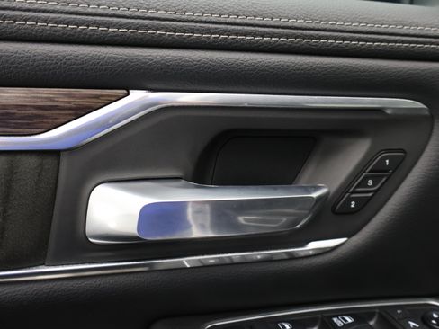Used 2019 RAM 1500 Laramie AWD/4WD image 39
