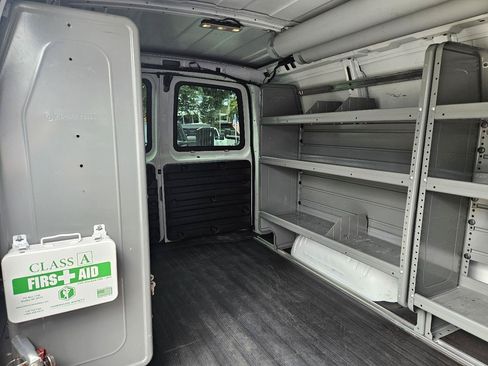 Used 2017 Chevrolet Express 2500 RWD image 27