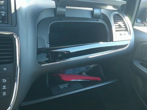 Used 2019 Dodge Grand Caravan SE image 15