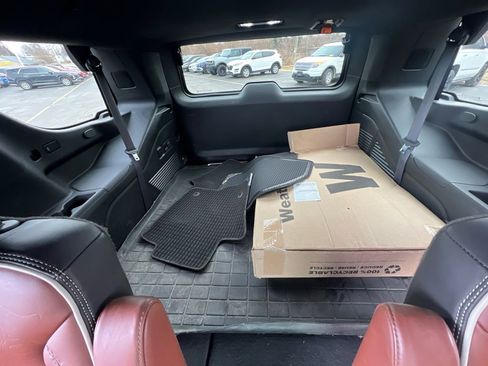 Used 2023 GMC Yukon Denali Ultimate image 34