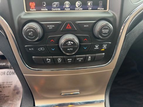 Used 2016 Jeep Grand Cherokee Laredo 75th Anniversary image 20