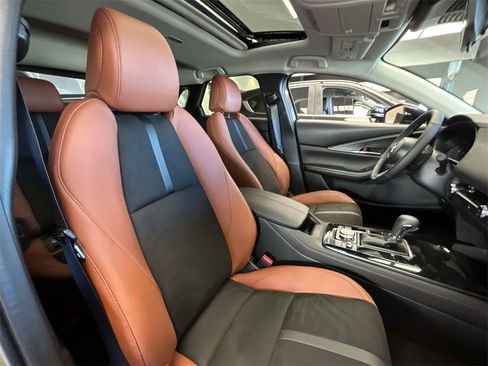 New 2025 MAZDA CX-30 Carbon image 15