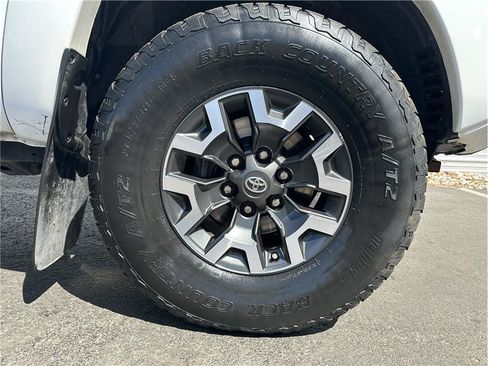 Used 2014 Toyota Tacoma 4x4 Double Cab w/ TRD Off-Road Package image 27