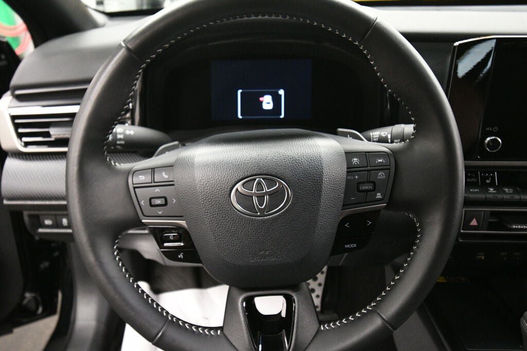 Used 2025 Toyota Camry SE w/ Convenience Package AWD/4WD image 13