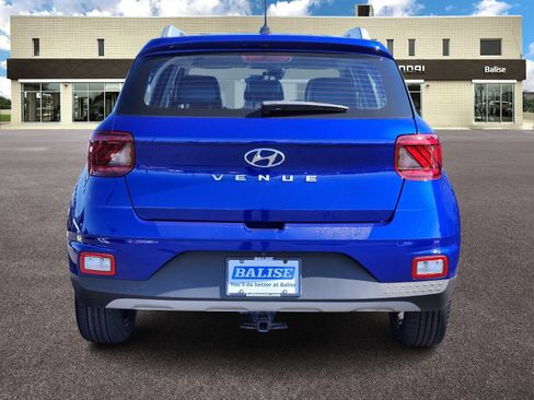 Certified 2023 Hyundai Venue Limited FWD image 4