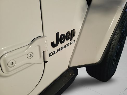 Used 2021 Jeep Gladiator Sport AWD/4WD image 33