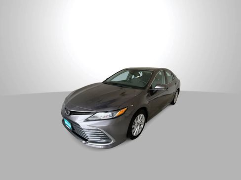Used 2022 Toyota Camry LE w/ Cold Weather Package AWD/4WD image 4