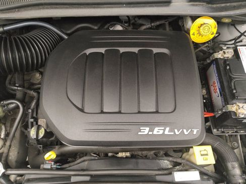 Used 2018 Dodge Grand Caravan SXT FWD image 30