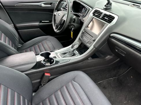 Used 2016 Ford Fusion SE FWD image 17