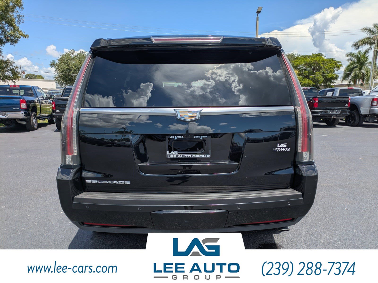 Used 2017 Cadillac Escalade Luxury w/ LPO, Radiant Package RWD image 4