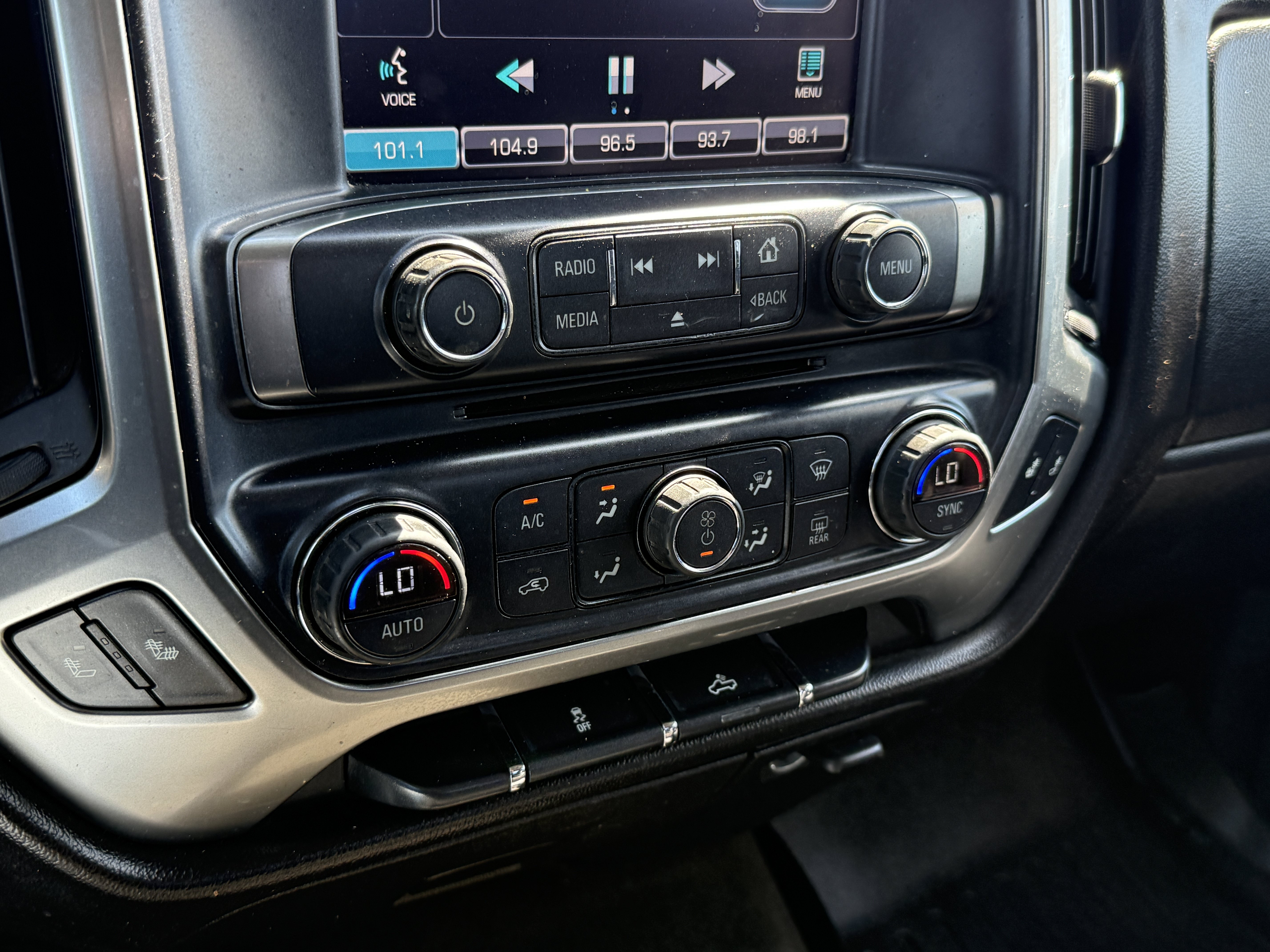 Used 2015 Chevrolet Silverado 1500 LT w/ LT Convenience Package AWD/4WD image 24
