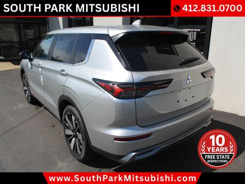 New 2025 Mitsubishi Outlander SE image 8