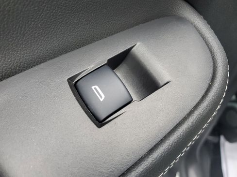 Used 2024 Buick Encore GX Sport Touring image 11