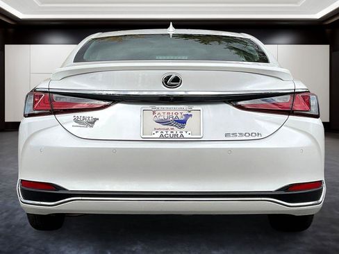 Used 2025 Lexus ES 300h w/ Luxury Package image 4