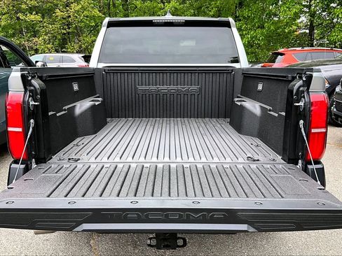 Certified 2025 Toyota Tacoma SR w/ SR Upgrade Package AWD/4WD image 30