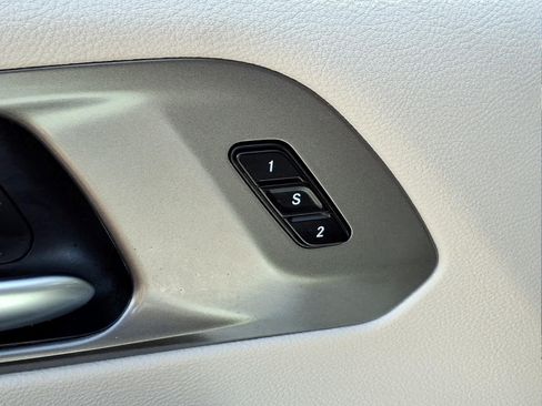 Used 2024 Chrysler Pacifica Touring-L FWD image 14