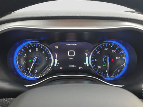 Used 2021 Chrysler Pacifica Limited w/ Uconnect Theater Family Group AWD/4WD image 10