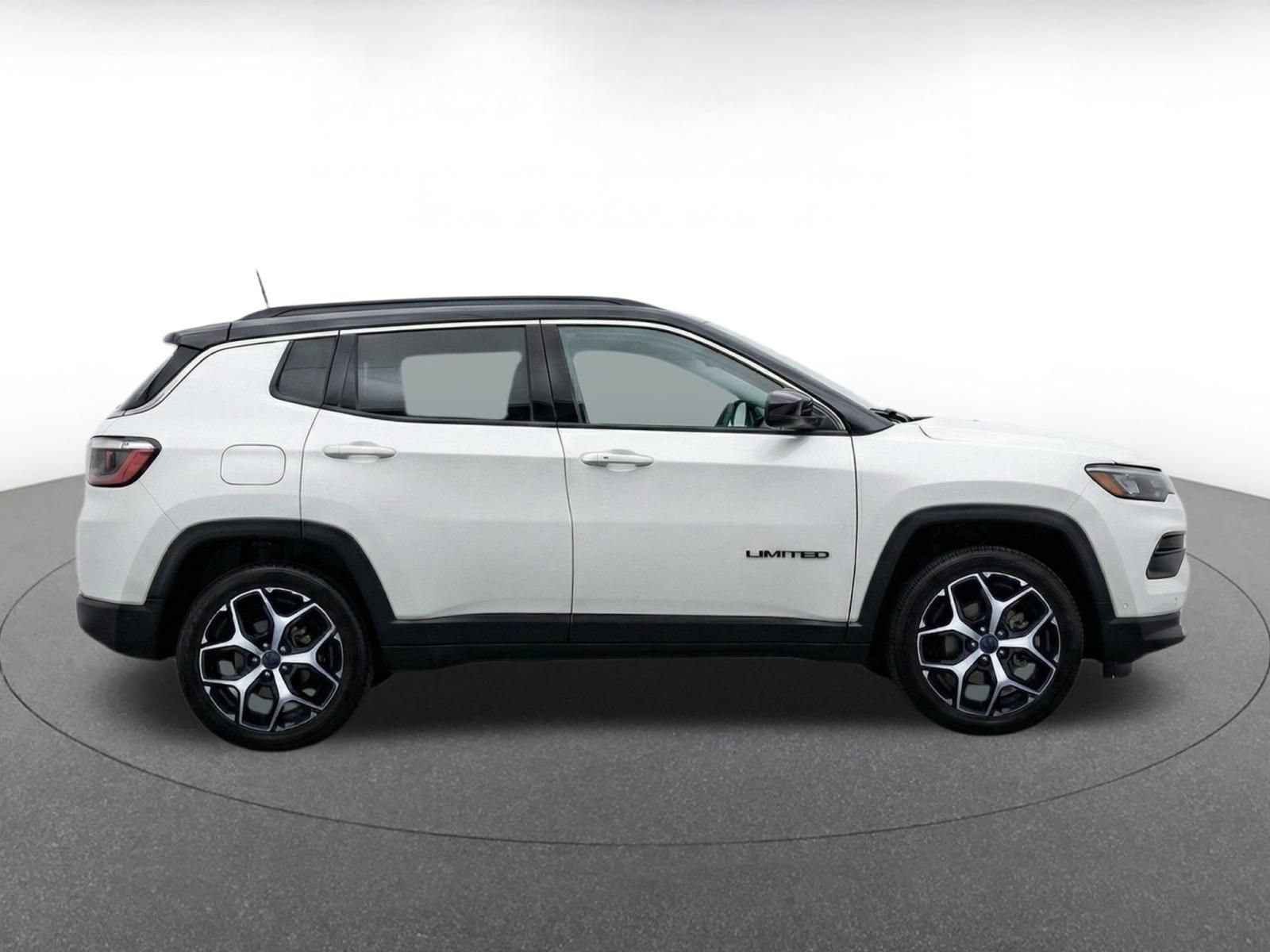 Used 2025 Jeep Compass Limited AWD/4WD image 9