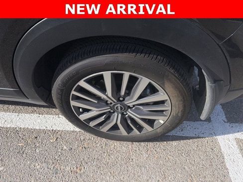 Certified 2024 Nissan Kicks SV image 9