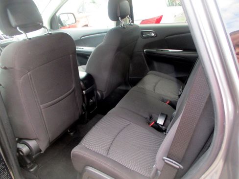 Used 2012 Dodge Journey SXT image 9