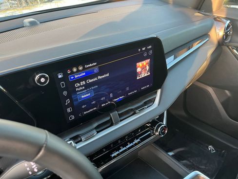 Used 2025 Chevrolet Equinox LT image 18