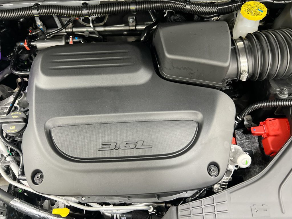 New 2026 Chrysler Pacifica Select AWD/4WD image 25