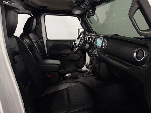 Used 2018 Jeep Wrangler Unlimited Sahara image 15