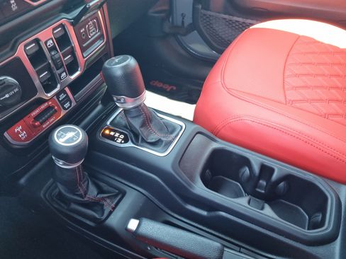Used 2022 Jeep Gladiator Rubicon w/ Cold Weather Group AWD/4WD image 30