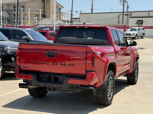 Used 2024 Toyota Tacoma TRD Sport AWD/4WD image 4