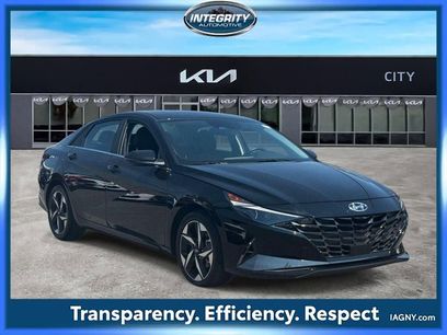 Used 2023 Hyundai Elantra Limited w/ Preferred Accessory Package