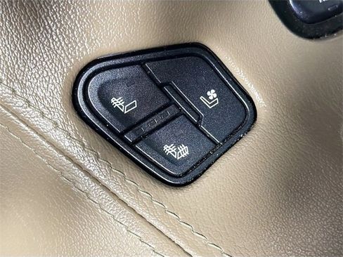 Used 2018 GMC Yukon XL SLT w/ Open Road Package image 18